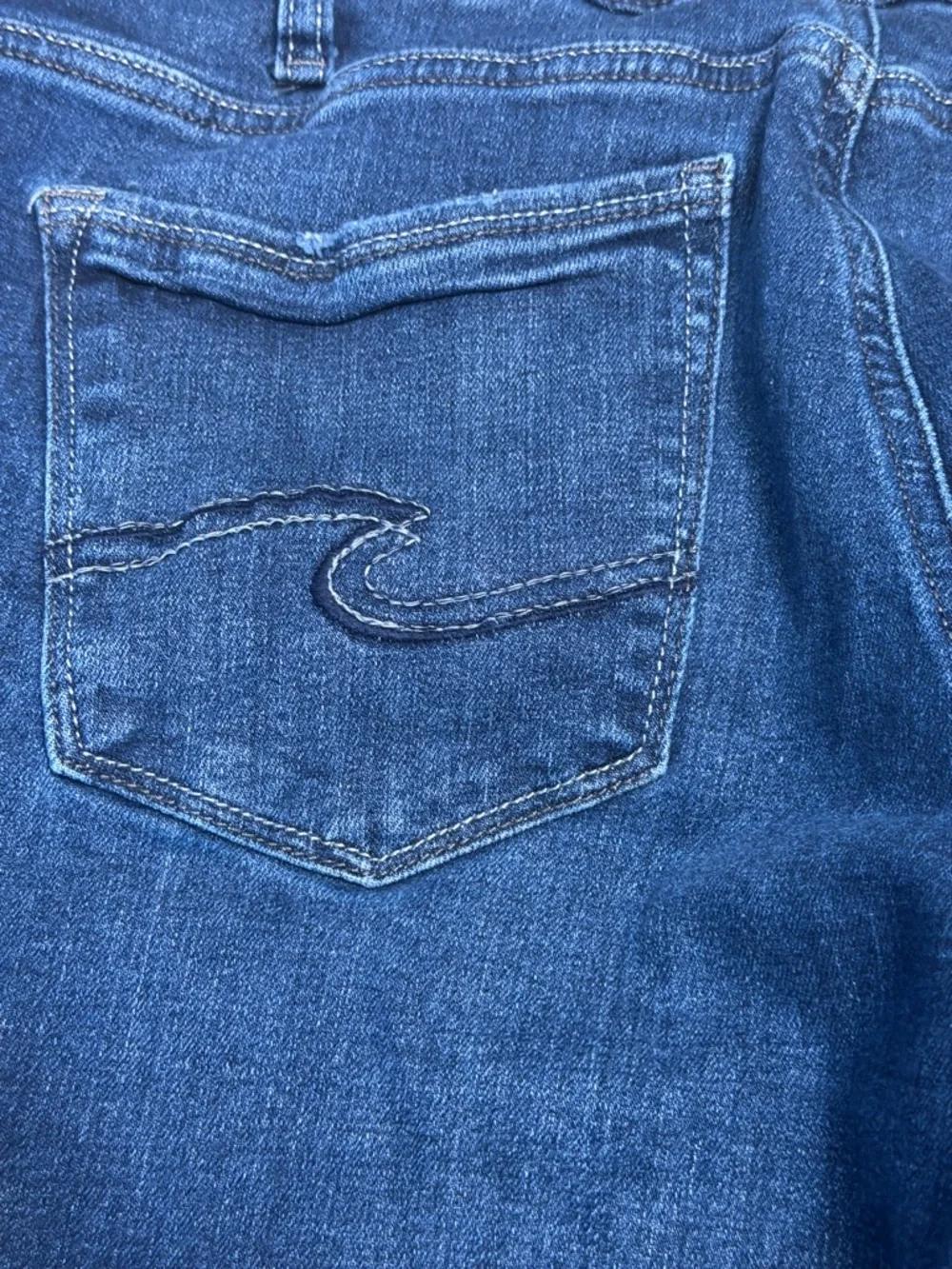 Silver Jeans Co Elyse Slim Boot Jeans Size 32/31 Medium Wash Stretch Denim